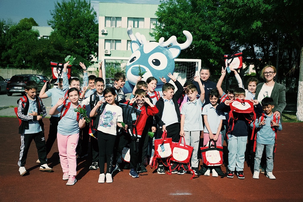 Wolt România transformă vechile genți de livrare Tazz în ghiozdane pentru copii din medii defavorizate