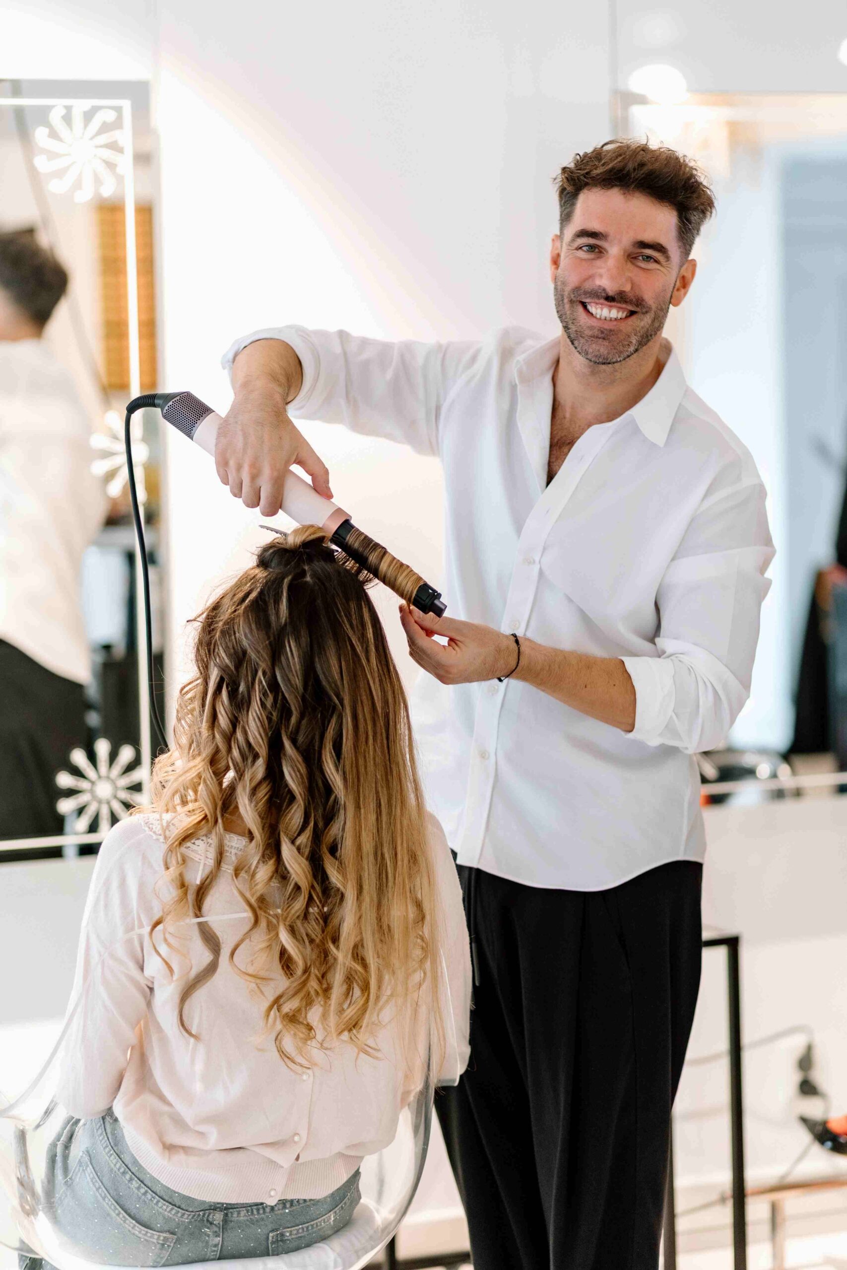 Sezonul festiv începe cu Dyson: „Atelier of Holiday Beauty” ajunge la Man!fest Salon