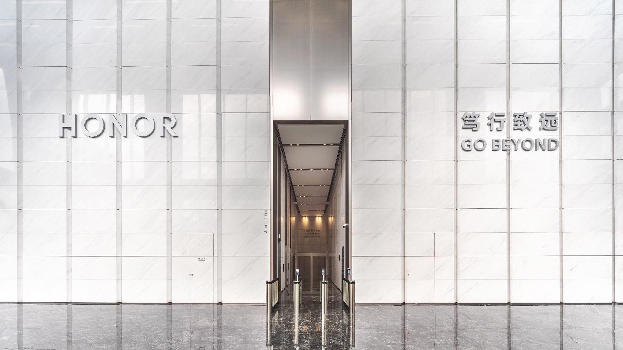 HONOR raportează creșteri pe piețele externe și își consolidează poziția în Europa Centală și de Est