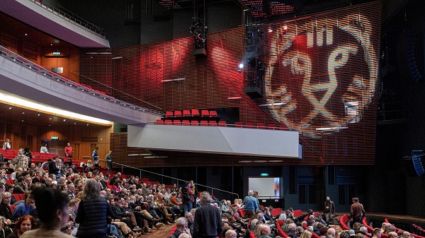 3 zile în septembrie, noul lungmetraj al lui Tudor Giurgiu, a avut premiera mondială la  Festivalul Internațional de Film de la Rotterdam în prezența echipei filmului