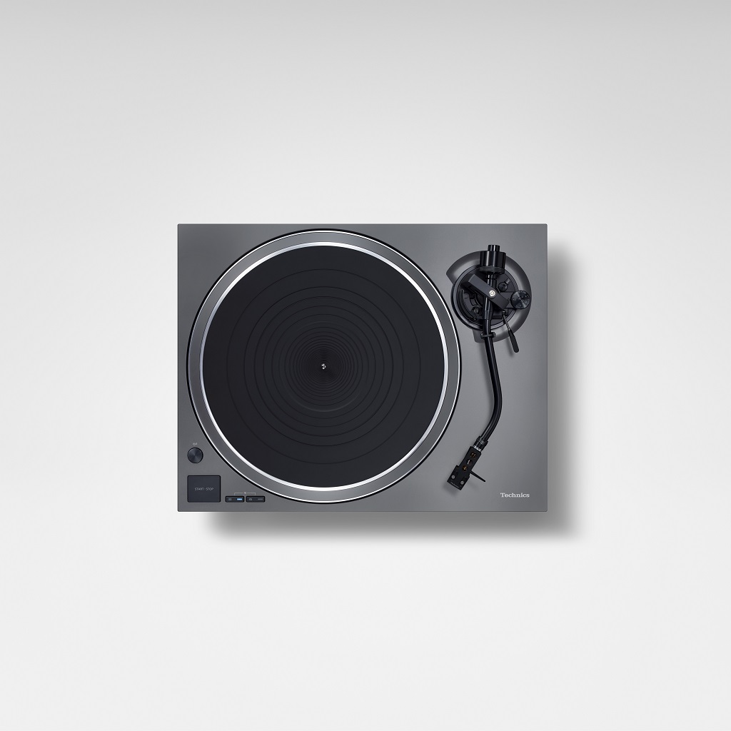 Technics prezintă SL-1500CS Direct Drive Turntable – un model superior, îmbunătățit, al premiatului SL-1500C, dotat cu tehnologia revoluționară ΔΣ (Delta Sigma) a mărcii